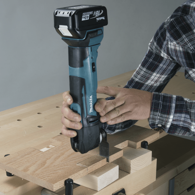 Makita DTM51Z Solo – 18 V Akku‑Multitool mit stufenloser Oszillation 6 000–20 000 min⁻¹, 3,2° Schwingwinkel, werkzeugloser OIS‑Zubehörwechsel, Soft‑Start & Anti‑Restart – ohne Akku & Ladegerät Makita DTM51Z Solo – 18 V Akku‑Multitool mit stufenloser Oszillation 6 000–20 000 min⁻¹, 3,2° Schwingwinkel, werkzeugloser OIS‑Zubehörwechsel, Soft‑Start & Anti‑Restart – ohne Akku & Ladegerät